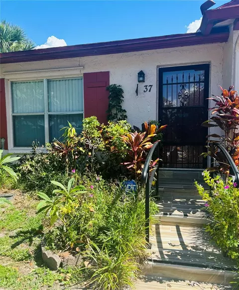 37 W Marbrisa Way, Kissimmee, FL 34743