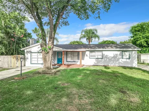 704 James Ave, Fruitland Park, FL 34731