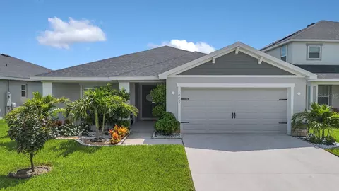1020 Cascade Dr, Davenport, FL 33837