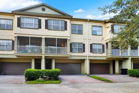 2532 Grand Central Pkwy #18, Orlando, FL 32839