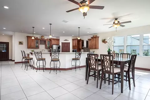 Dining - 3211 Lakeshore Blvd, Saint Cloud, FL 34769 photo 2 of 2