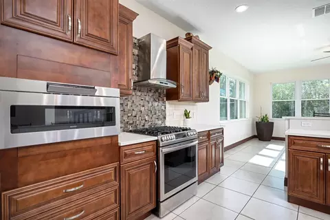 Kitchen - 3211 Lakeshore Blvd, Saint Cloud, FL 34769 photo 3 of 4