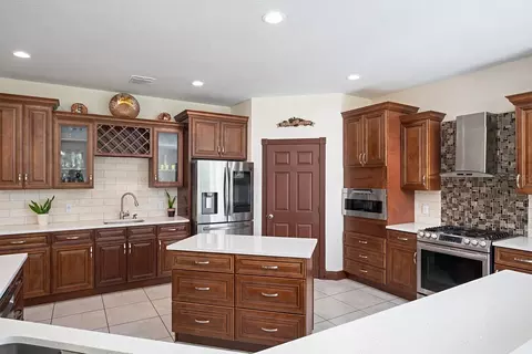 Kitchen - 3211 Lakeshore Blvd, Saint Cloud, FL 34769 photo 2 of 4
