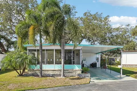 980 7th St NW #73, Largo, FL 33770