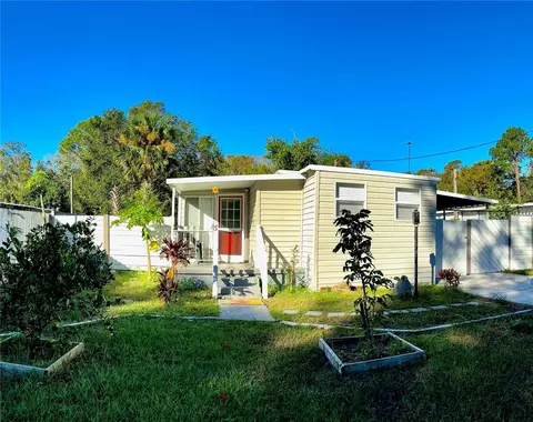 13347 Woodland Dr, Astatula, FL 34705