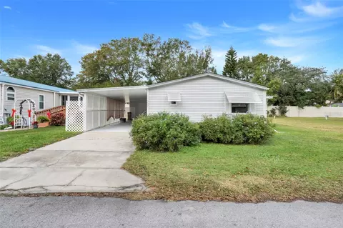 1737 Stacey Dr, Mount Dora, FL 32757