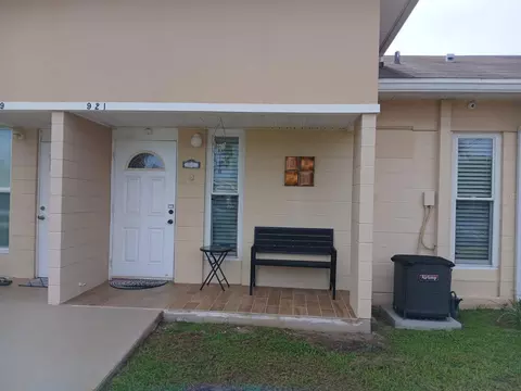 921 Club Cir, Lakeshore, FL 33854