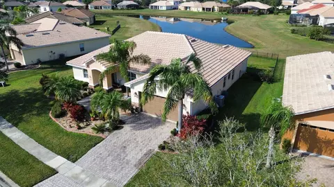 4018 Navigator Way, Kissimmee, FL 34746
