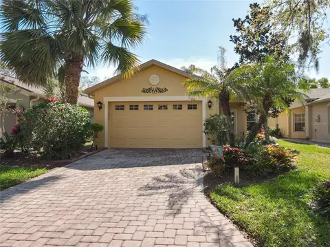 412 Grand Canal Dr, Kissimmee, FL 34759