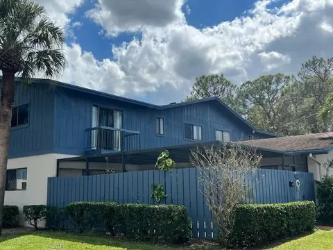 4636 Holly Lake Dr, Lake Worth, FL 33463