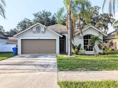 2312 Millcreek Ct, Valrico, FL 33596