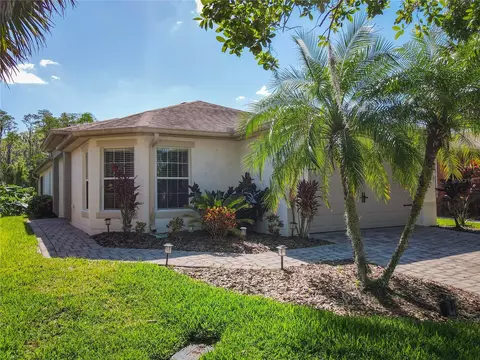 524 Grand Canal Dr, Poinciana, FL 34759