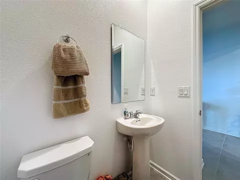 Bath - 4190 Bull St, Saint Cloud, FL 34772 photo 1 of 11