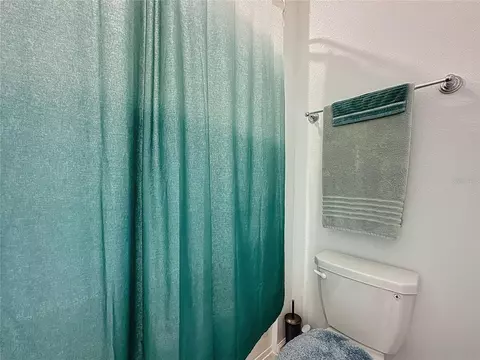 Bath - 4190 Bull St, Saint Cloud, FL 34772 photo 7 of 11