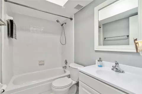Bath - 4722 Kilt Ct #65, Saint Cloud, FL 34769 photo 5 of 5