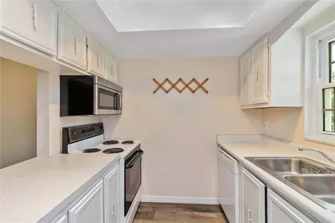 Kitchen - 4722 Kilt Ct #65, Saint Cloud, FL 34769 photo 4 of 5