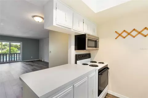 Kitchen - 4722 Kilt Ct #65, Saint Cloud, FL 34769 photo 3 of 5