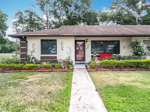 12539 Orangewood Ct, Tavares, FL 32778