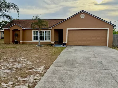 1820 Hallcrest Dr, Deltona, FL 32725