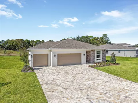 9253 Players Dr, Weeki Wachee, FL 34613