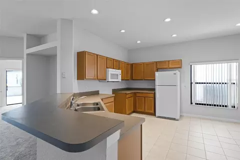 Kitchen - 16614 Lazy Breeze Loop, Clermont, FL 34714 photo 1 of 3