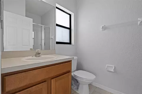 Bath - 16614 Lazy Breeze Loop, Clermont, FL 34714 photo 4 of 4