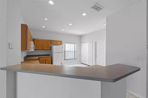 Kitchen - 16614 Lazy Breeze Loop, Clermont, FL 34714 photo 3 of 3