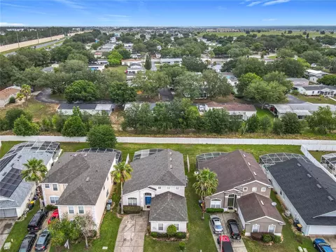 824 Bloomingdale Dr, Davenport, FL 33897