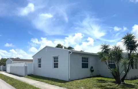 2402 Rodman St, Hollywood, FL 33020