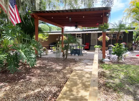 2082 Starboard Dr, Geneva, FL 32732
