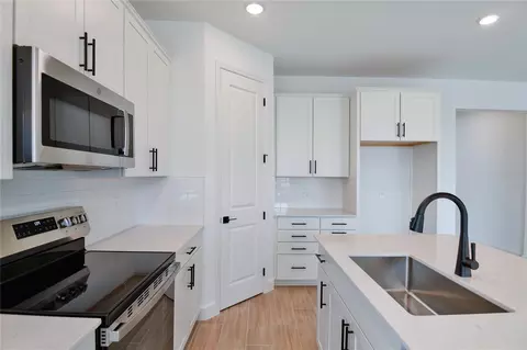 Kitchen - 1712 Crooked Creek St, Saint Cloud, FL 34772 photo 3 of 3