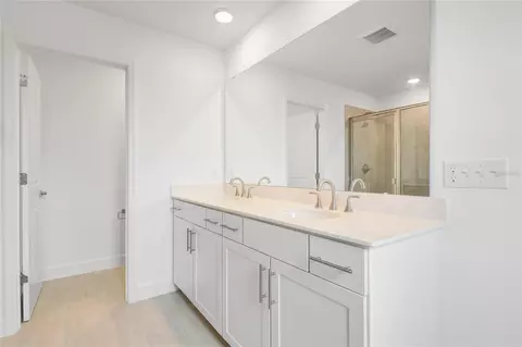 Bath - 1698 Crooked Creek St, Saint Cloud, FL 34772 photo 3 of 4
