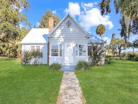 500 W Fountain St, Fruitland Park, FL 34731