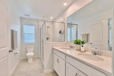 Bath - 1005 Spring Palms Loop, Orlando, FL 32828 photo 1 of 2