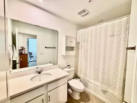 Bath - 1005 Spring Palms Loop, Orlando, FL 32828 photo 2 of 2