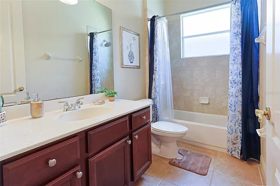 Bath - 551 Newhall Ln, Debary, FL 32713 photo 4 of 5