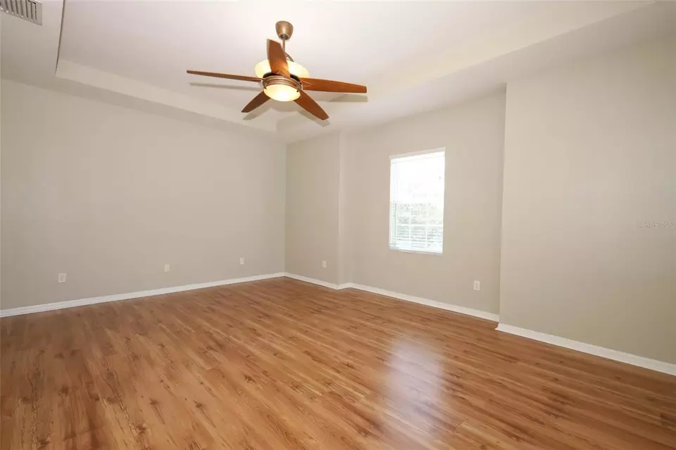Living - 1900 Garden Sage Dr, Oviedo, FL 32765 photo 5 of 8
