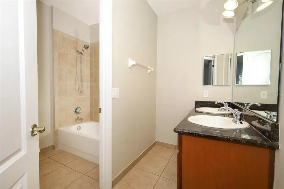 Bath - 1900 Garden Sage Dr, Oviedo, FL 32765 photo 6 of 7