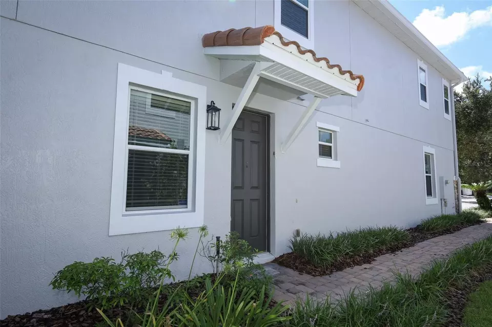 Exterior - 1900 Garden Sage Dr, Oviedo, FL 32765 photo 4 of 11