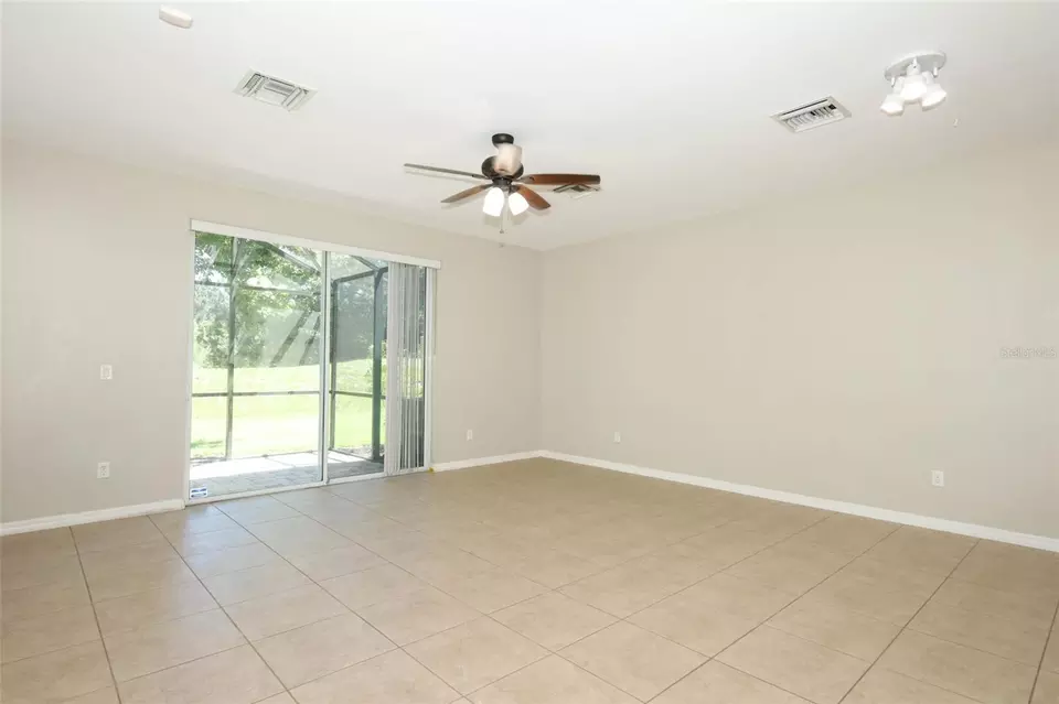 Living - 1900 Garden Sage Dr, Oviedo, FL 32765 photo 2 of 8