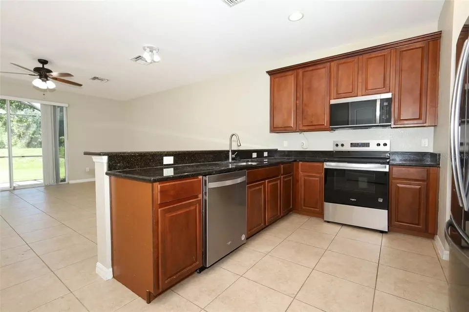 Kitchen - 1900 Garden Sage Dr, Oviedo, FL 32765 photo 4 of 4