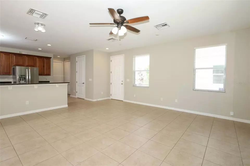 Living - 1900 Garden Sage Dr, Oviedo, FL 32765 photo 4 of 8