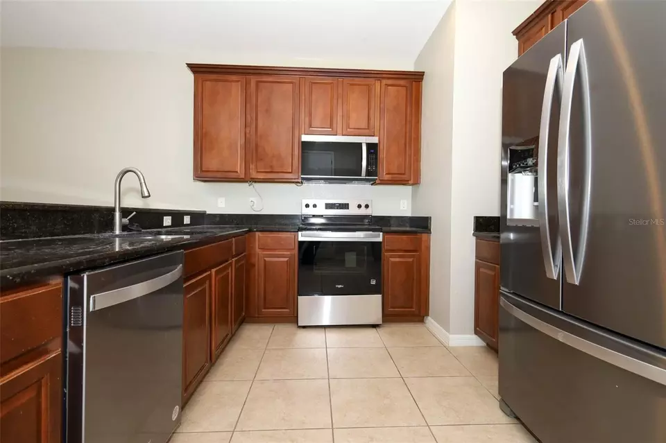 Kitchen - 1900 Garden Sage Dr, Oviedo, FL 32765 photo 3 of 4