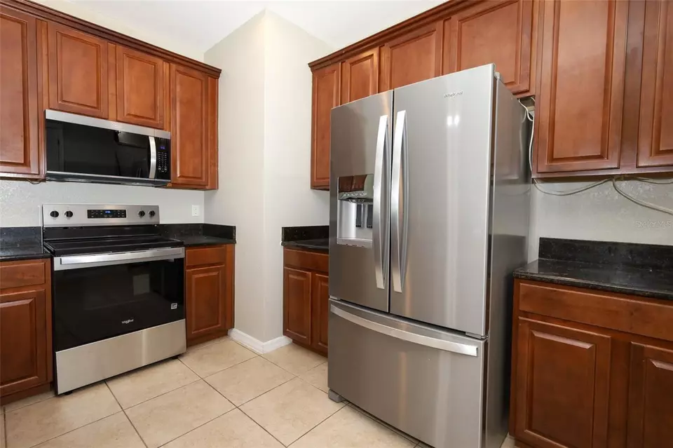 Kitchen - 1900 Garden Sage Dr, Oviedo, FL 32765 photo 2 of 4