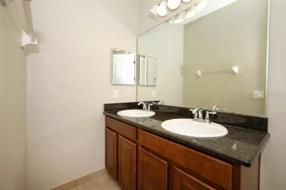 Bath - 1900 Garden Sage Dr, Oviedo, FL 32765 photo 5 of 7