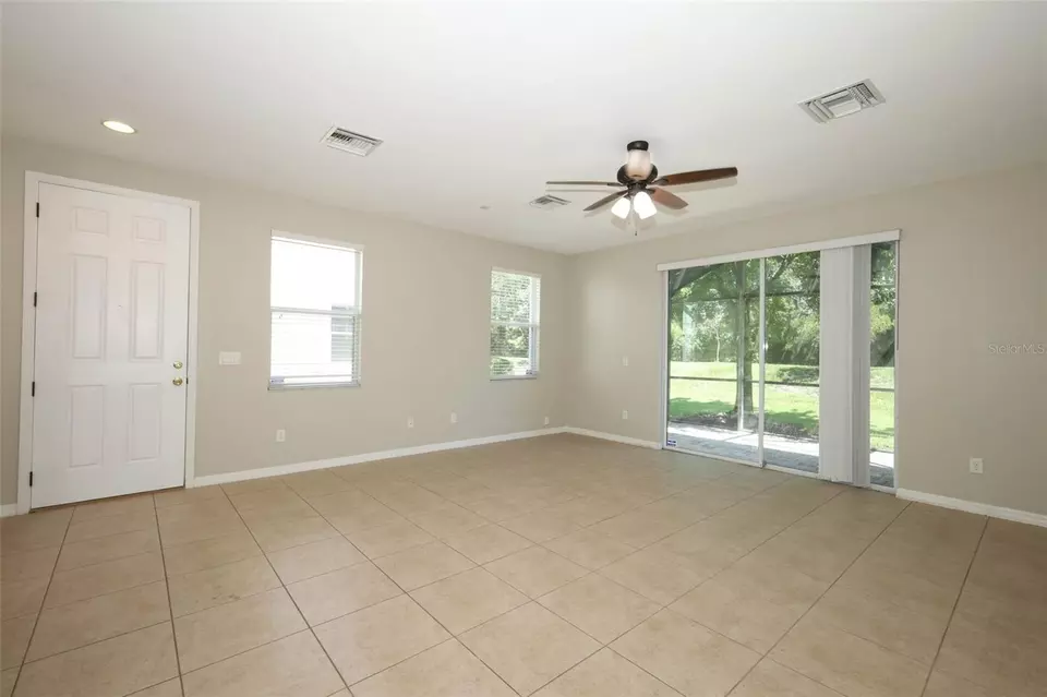 Living - 1900 Garden Sage Dr, Oviedo, FL 32765 photo 1 of 8