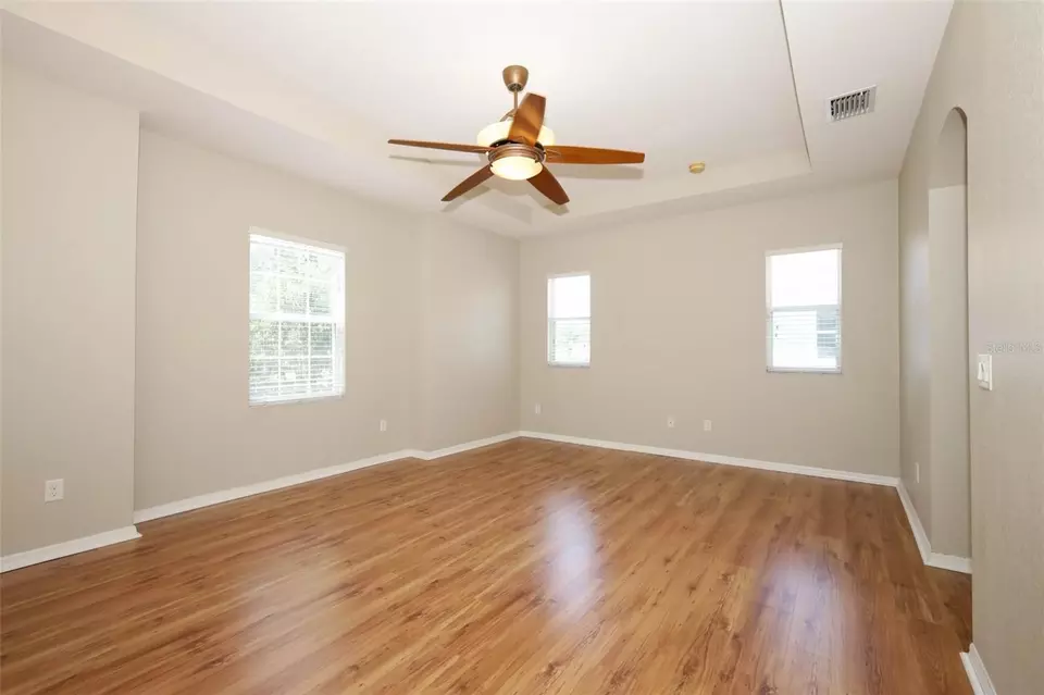 Living - 1900 Garden Sage Dr, Oviedo, FL 32765 photo 6 of 8