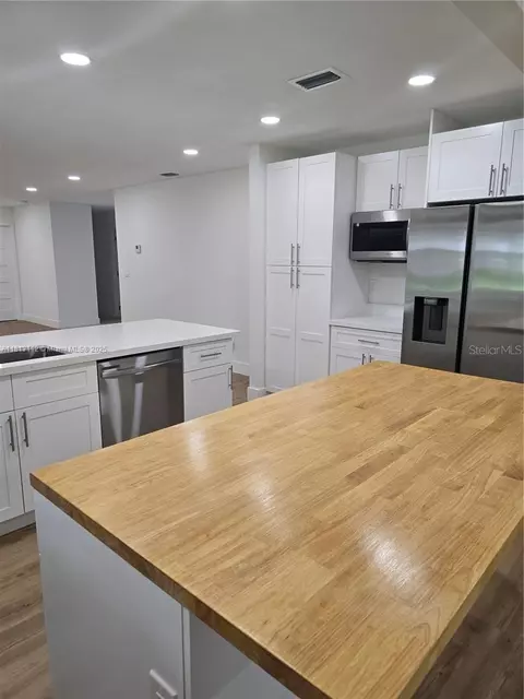 Kitchen - 4508 Fire Ct, Labelle, FL 33935 photo 2 of 4