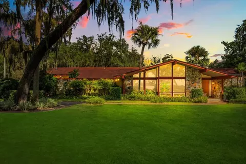 9565 Silver Lake Dr, Leesburg, FL 34788