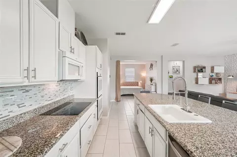 Kitchen - 4569 Baler Trails Dr, Saint Cloud, FL 34772 photo 4 of 4